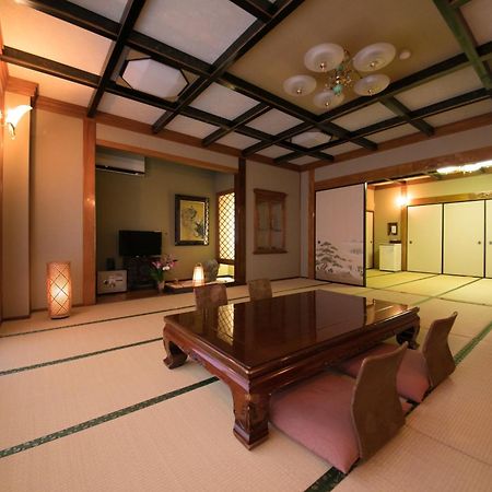 ホテル芳泉鶴 別府市 エクステリア 写真