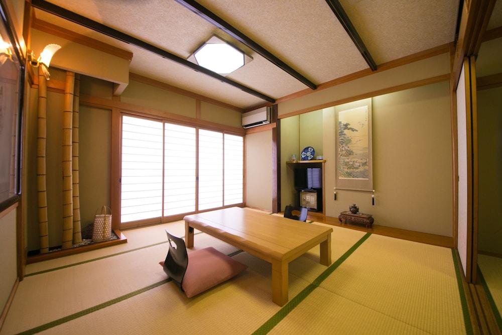 ホテル芳泉鶴 別府市 エクステリア 写真