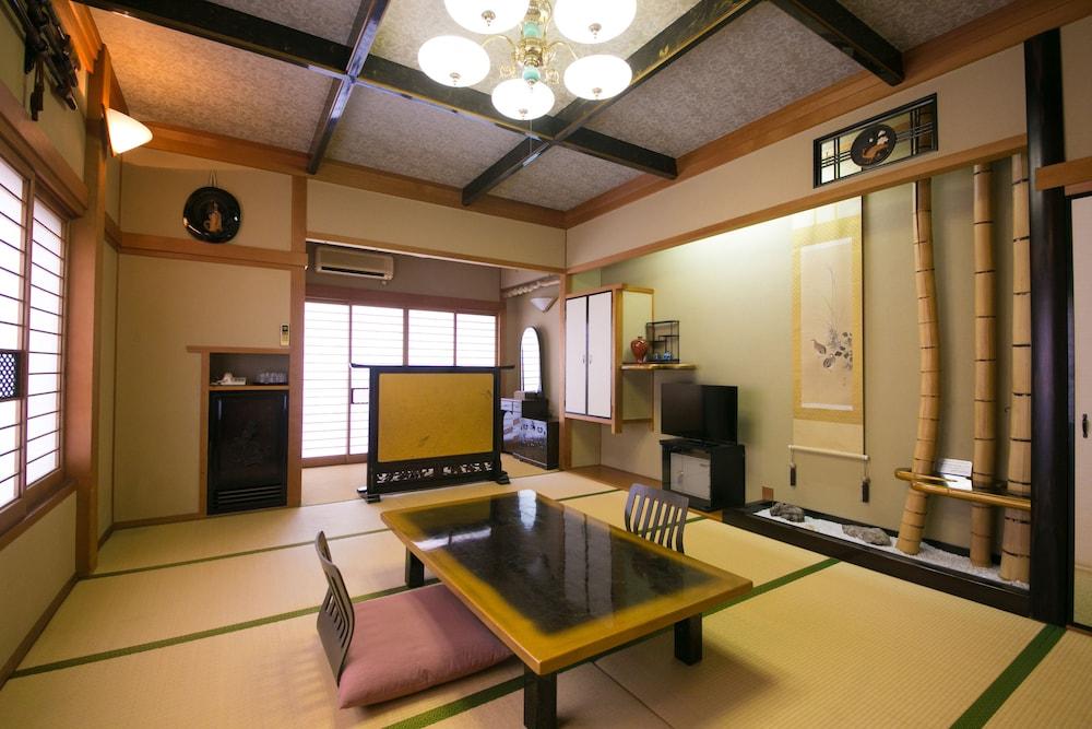 ホテル芳泉鶴 別府市 エクステリア 写真