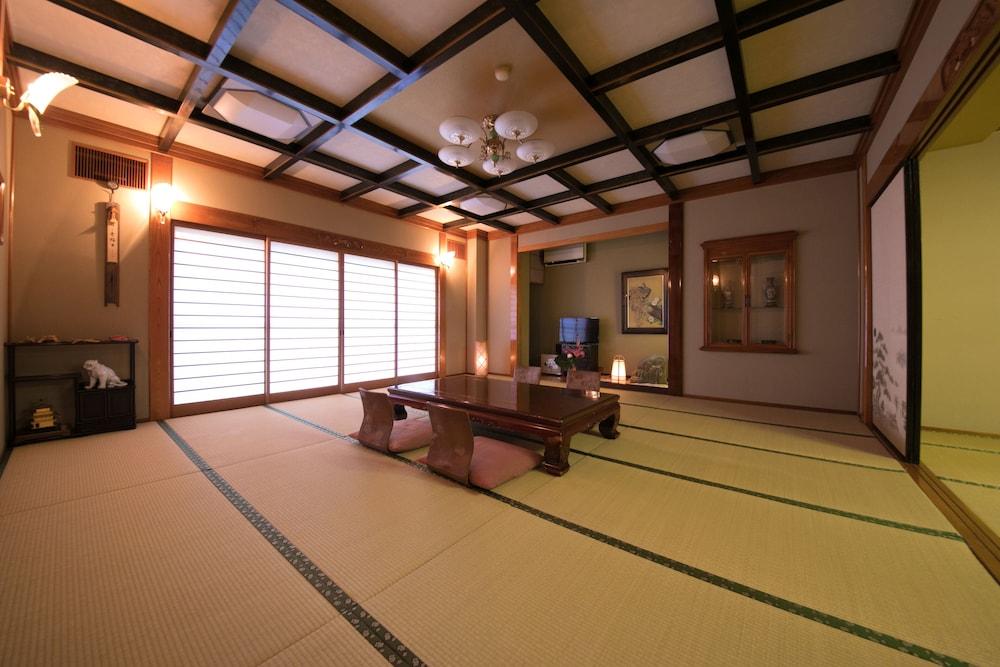 ホテル芳泉鶴 別府市 エクステリア 写真