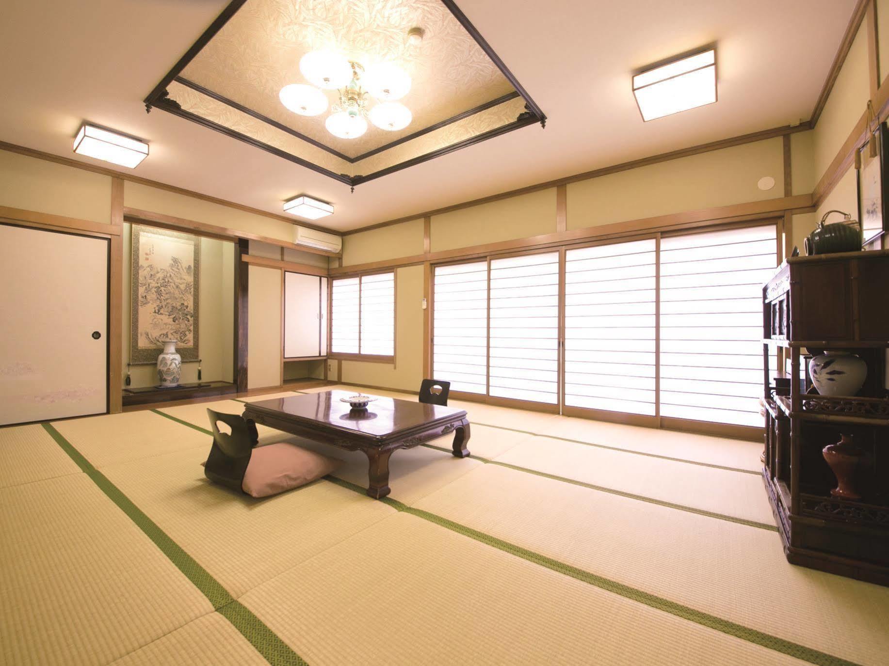 ホテル芳泉鶴 別府市 エクステリア 写真