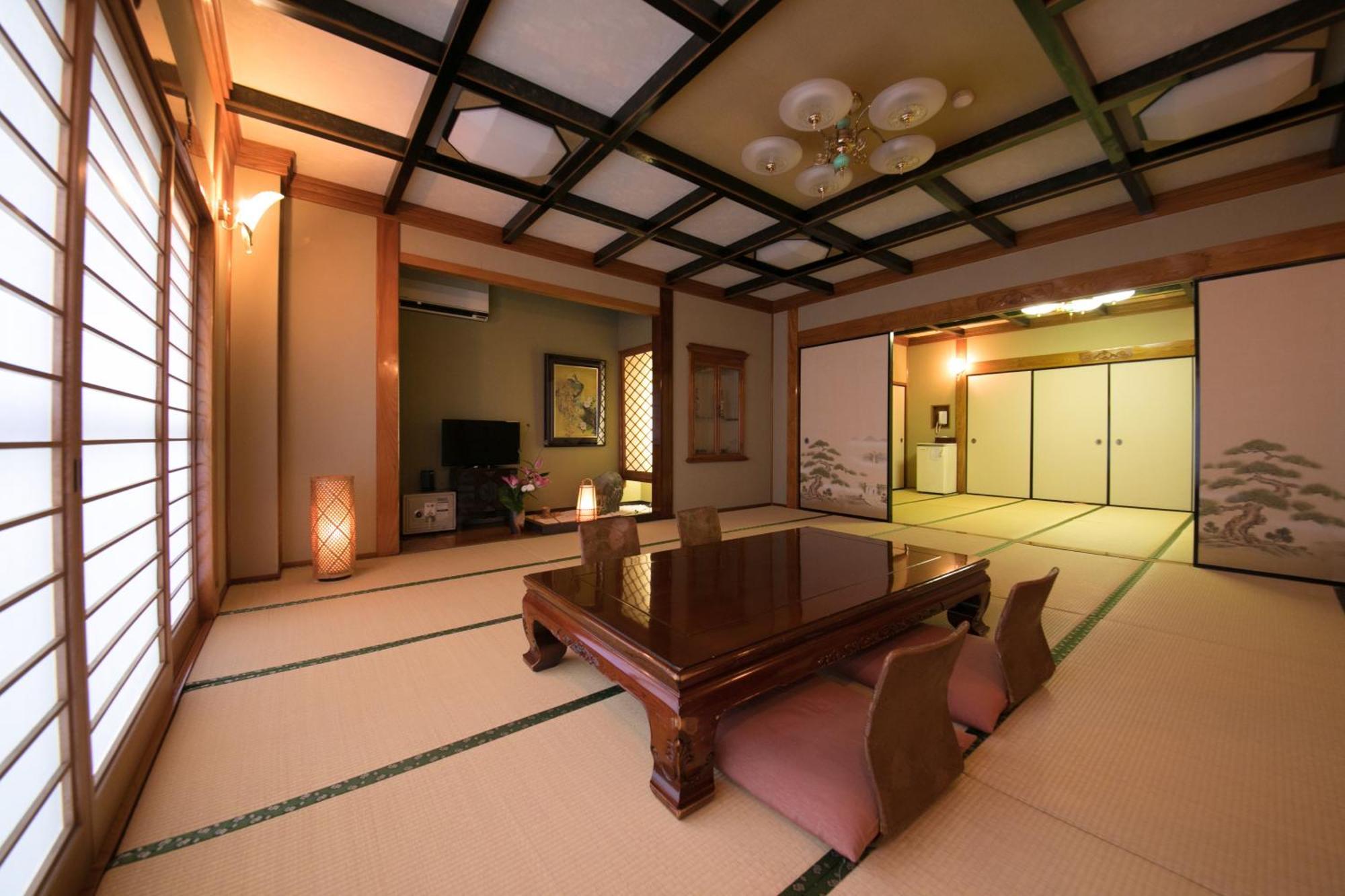 ホテル芳泉鶴 別府市 エクステリア 写真
