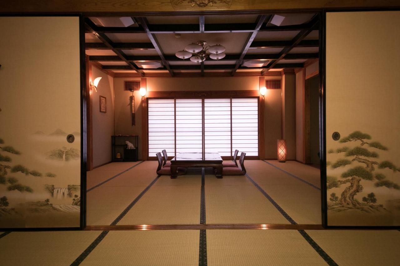 ホテル芳泉鶴 別府市 エクステリア 写真